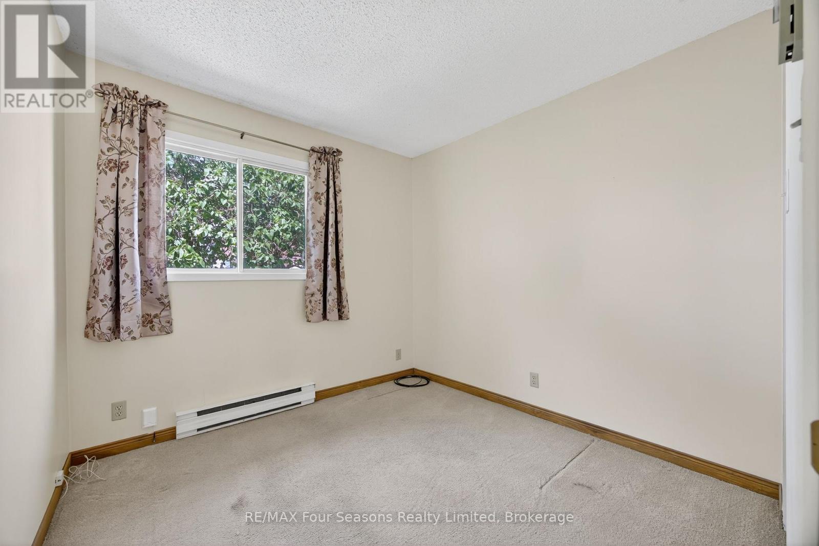 Photo 16 of 134 Walnut Street, Collingwood ON