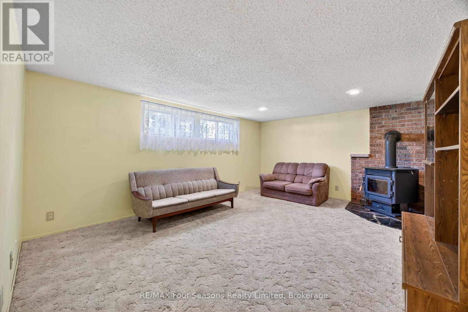 Photo 20 of 134 Walnut Street, Collingwood ON