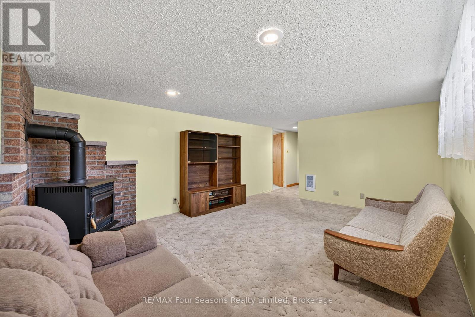 Photo 21 of 134 Walnut Street, Collingwood ON