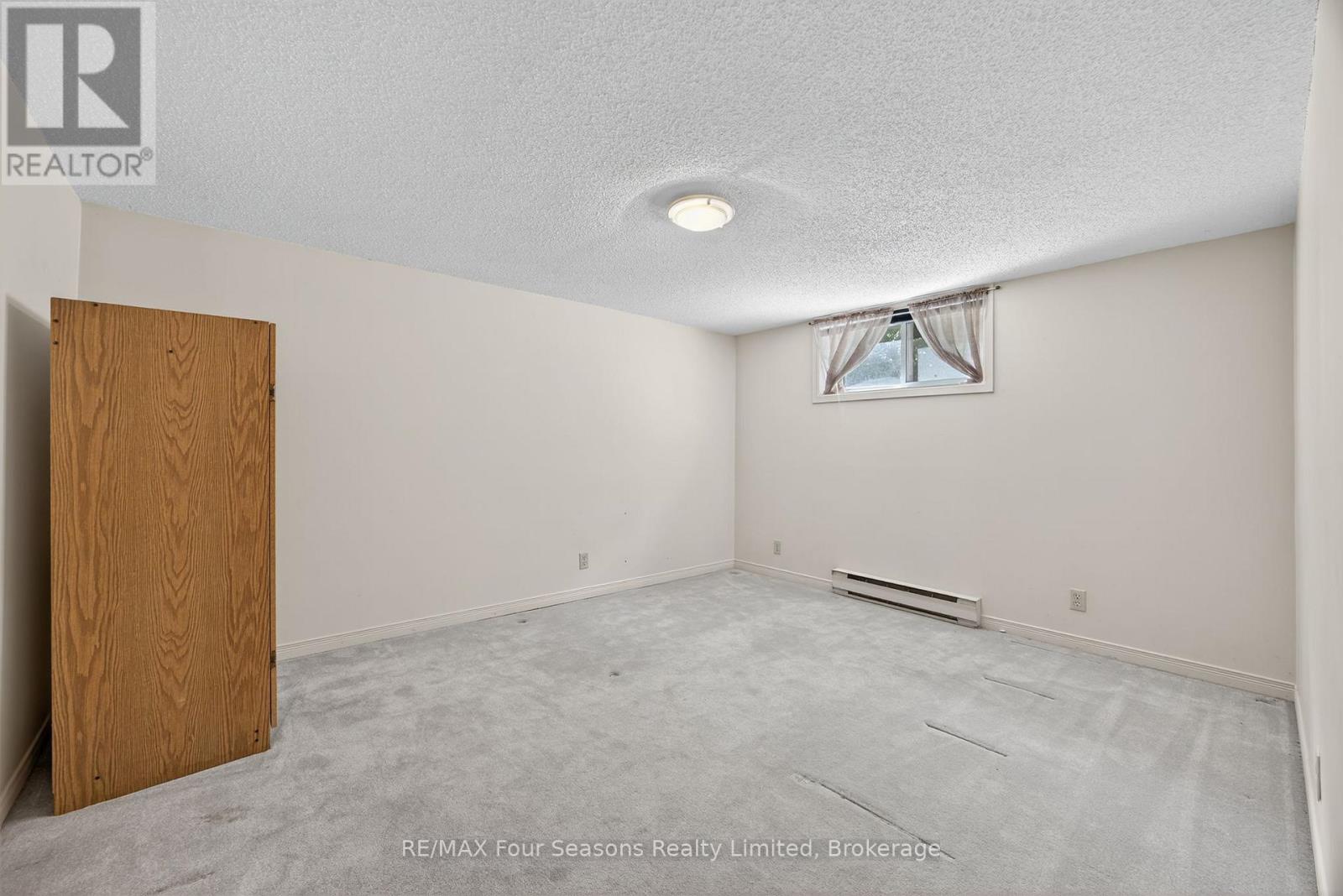 Photo 25 of 134 Walnut Street, Collingwood ON