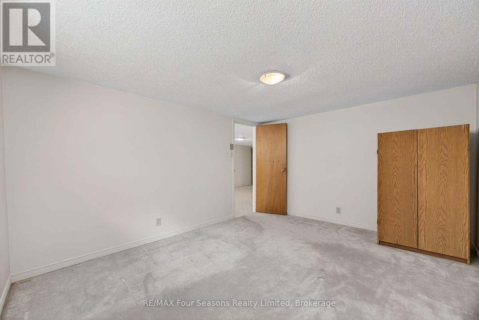 Photo 26 of 134 Walnut Street, Collingwood ON
