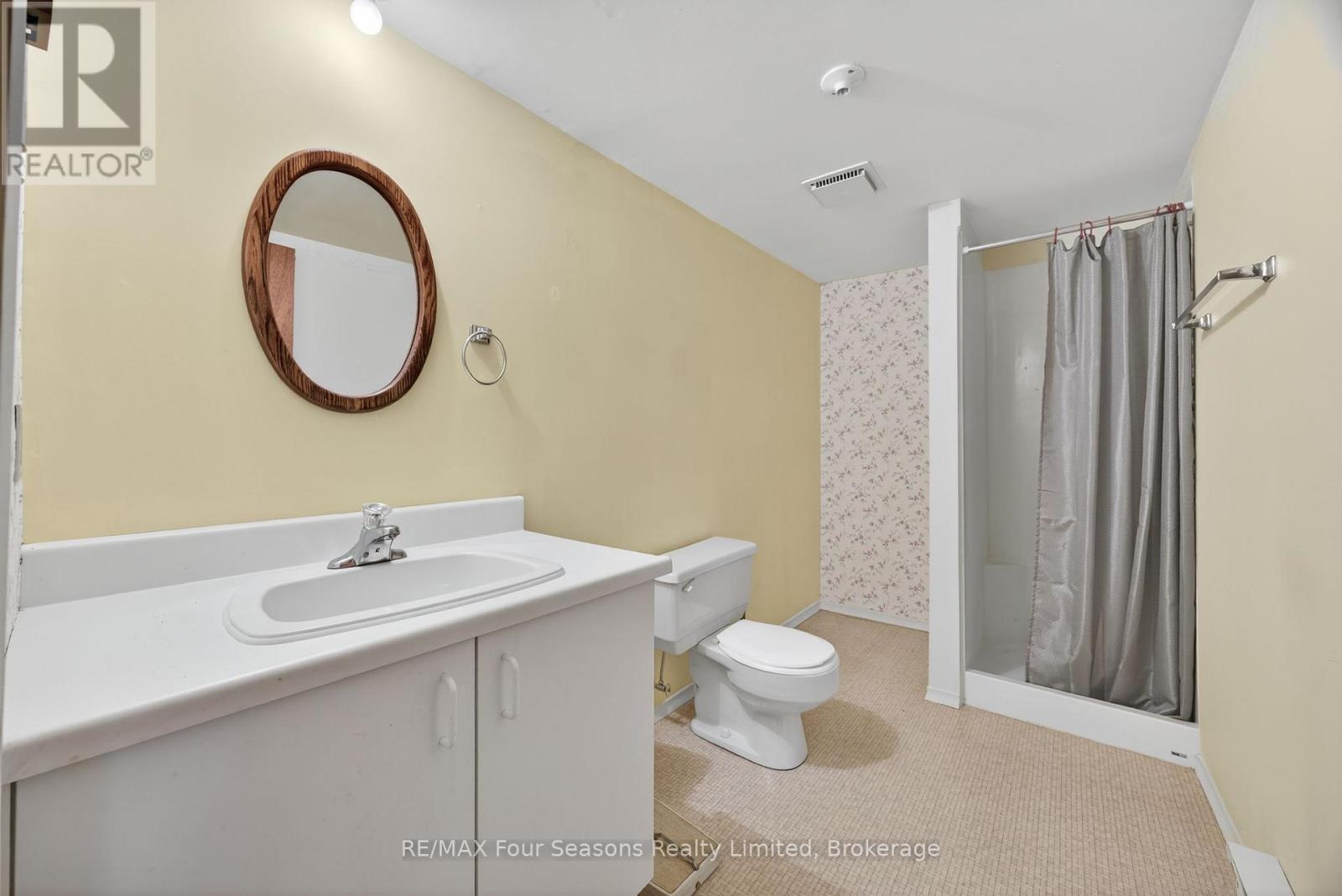 Photo 27 of 134 Walnut Street, Collingwood ON