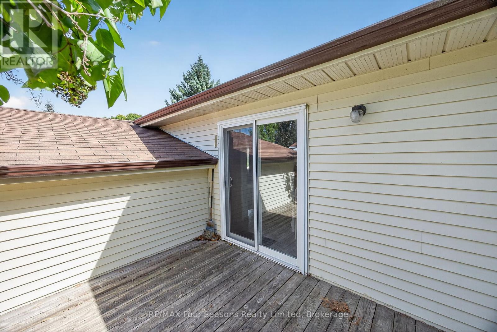 Photo 29 of 134 Walnut Street, Collingwood ON
