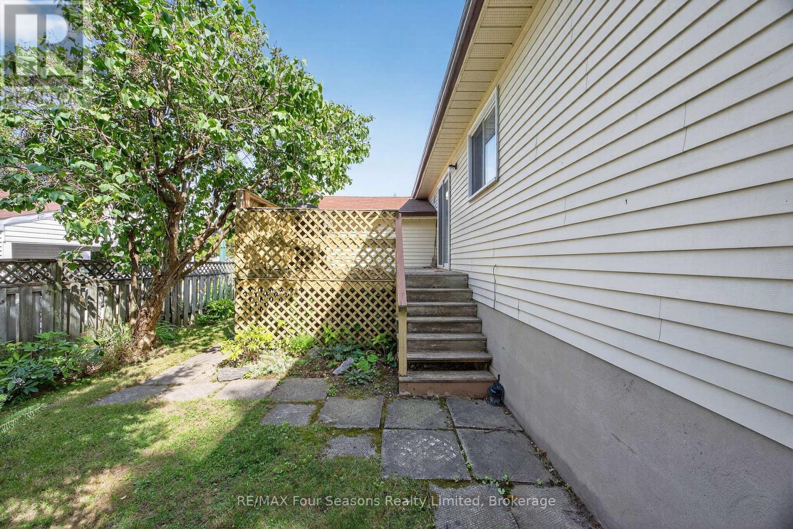 Photo 31 of 134 Walnut Street, Collingwood ON