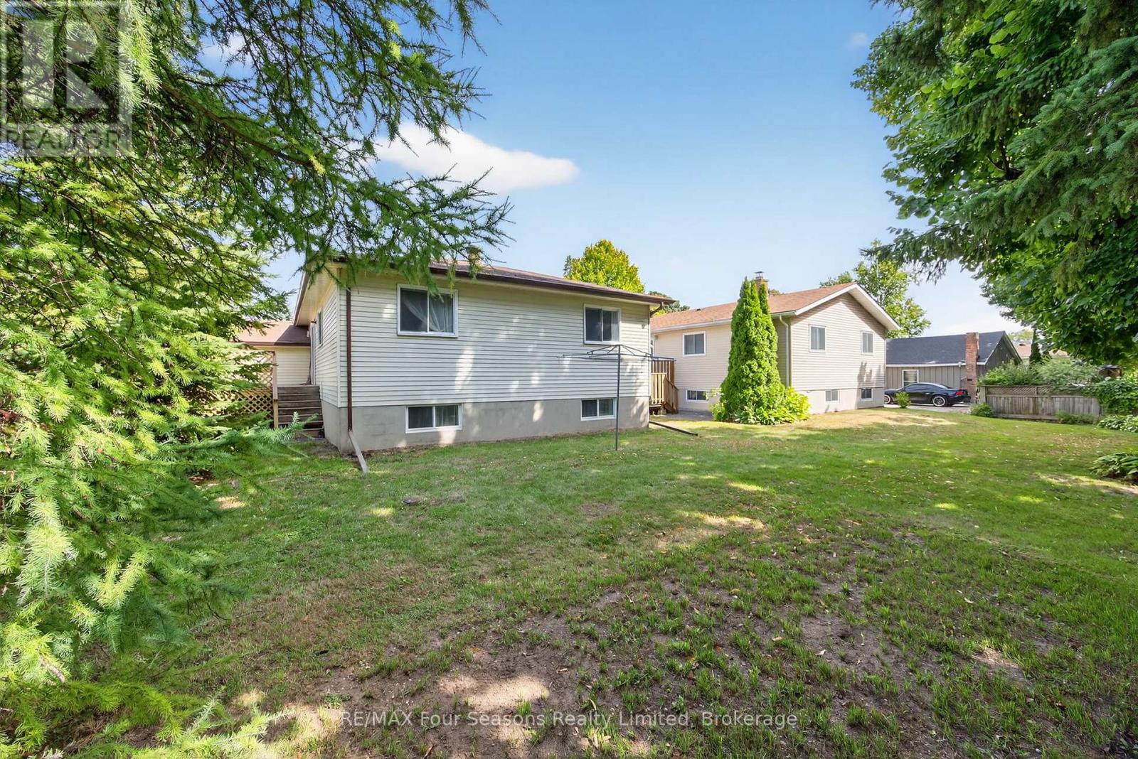 Photo 33 of 134 Walnut Street, Collingwood ON