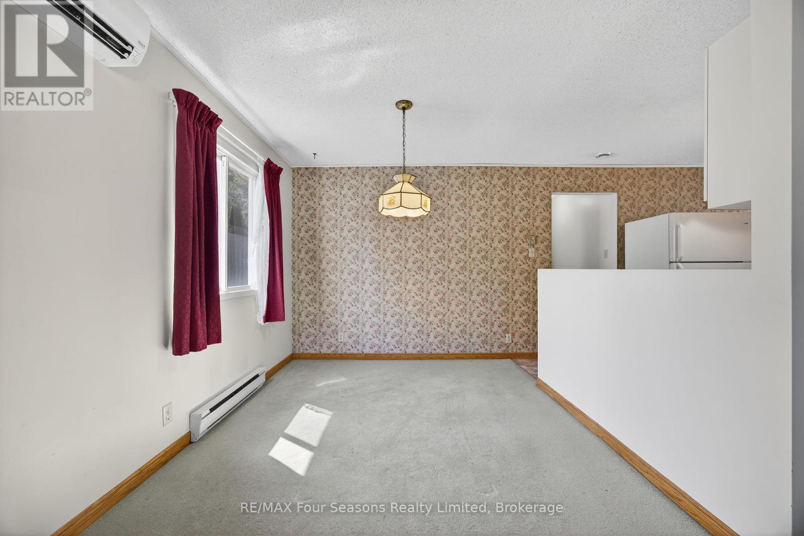 Photo 4 of 134 Walnut Street, Collingwood ON