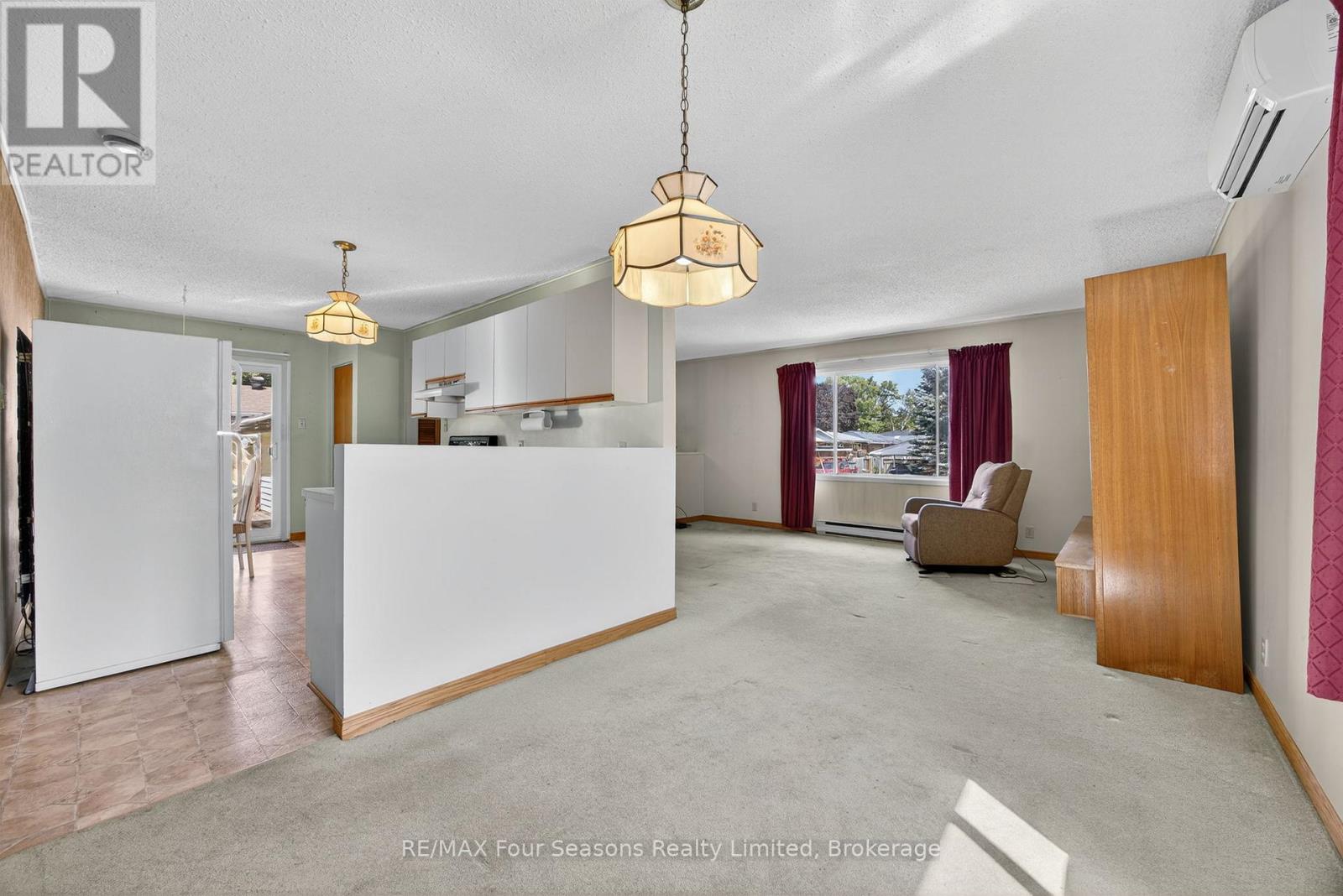Photo 5 of 134 Walnut Street, Collingwood ON