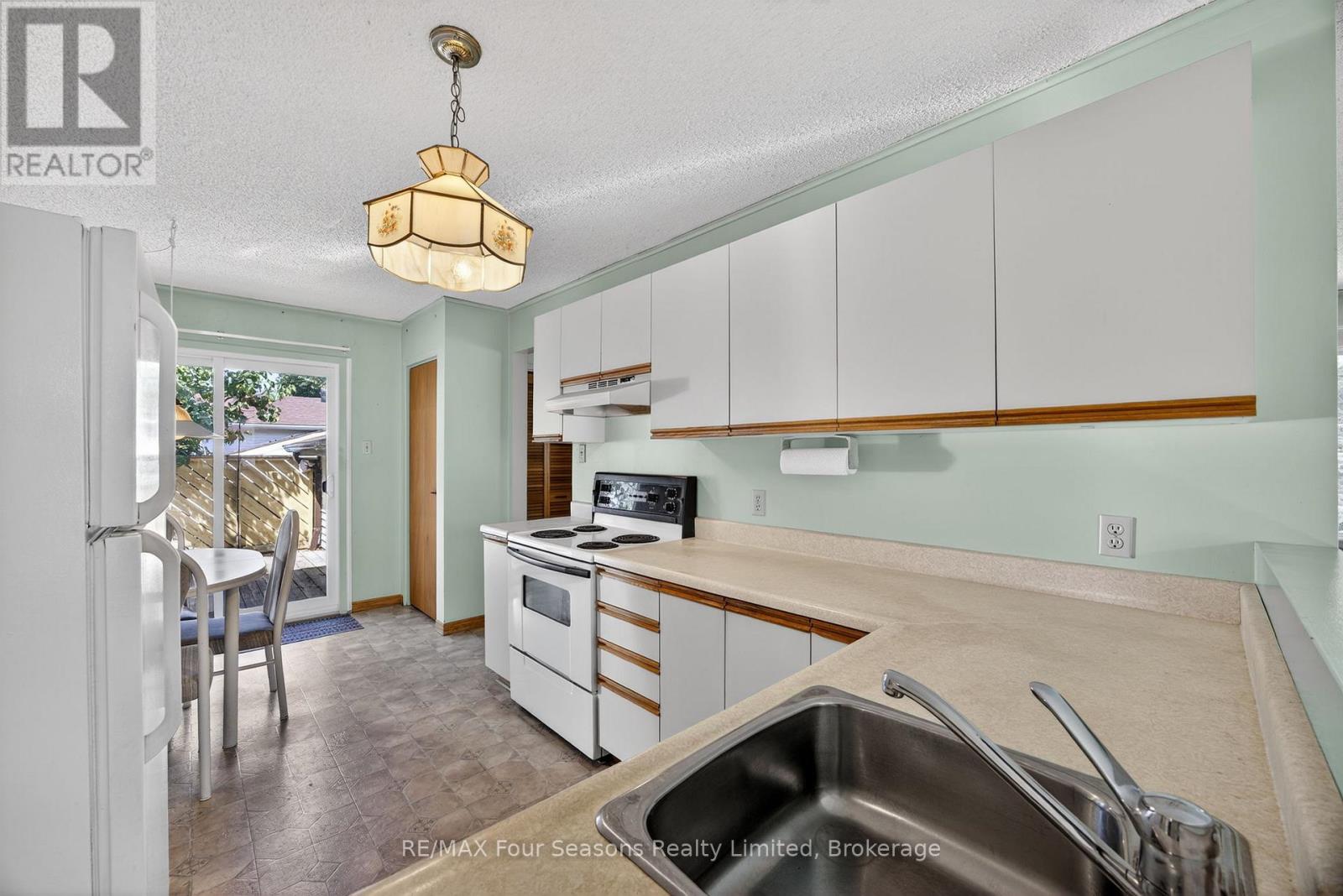 Photo 6 of 134 Walnut Street, Collingwood ON