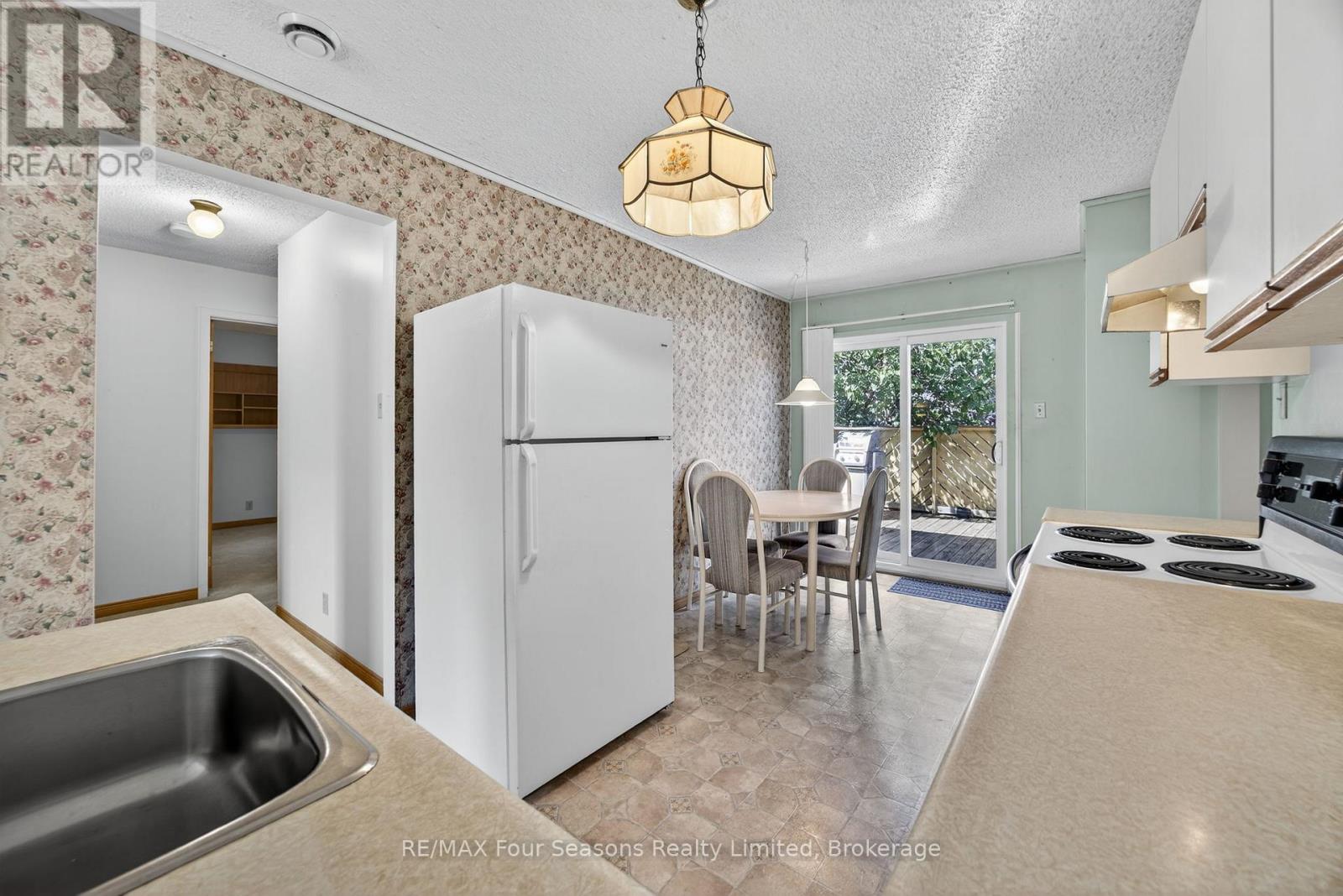 Photo 7 of 134 Walnut Street, Collingwood ON
