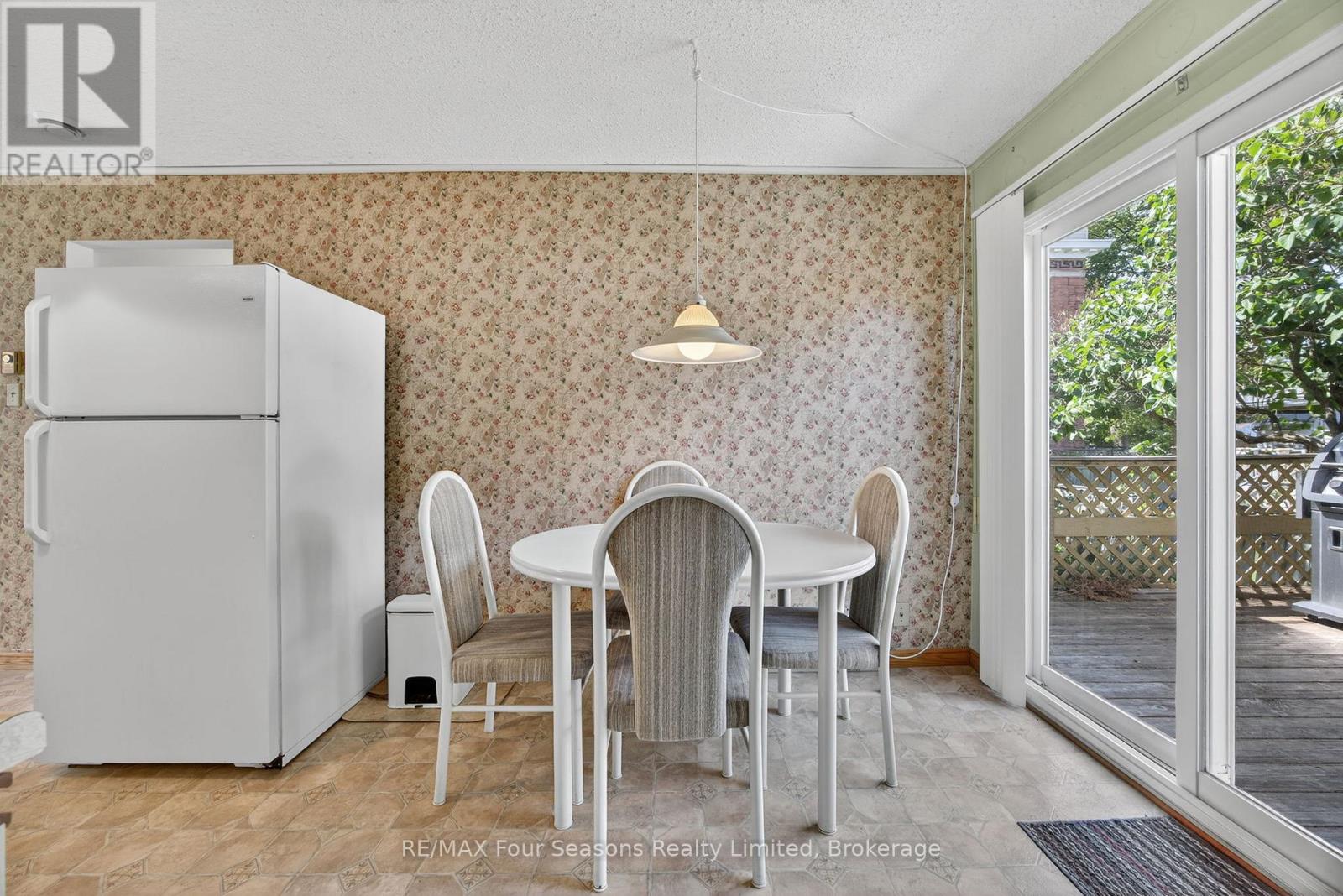 Photo 8 of 134 Walnut Street, Collingwood ON
