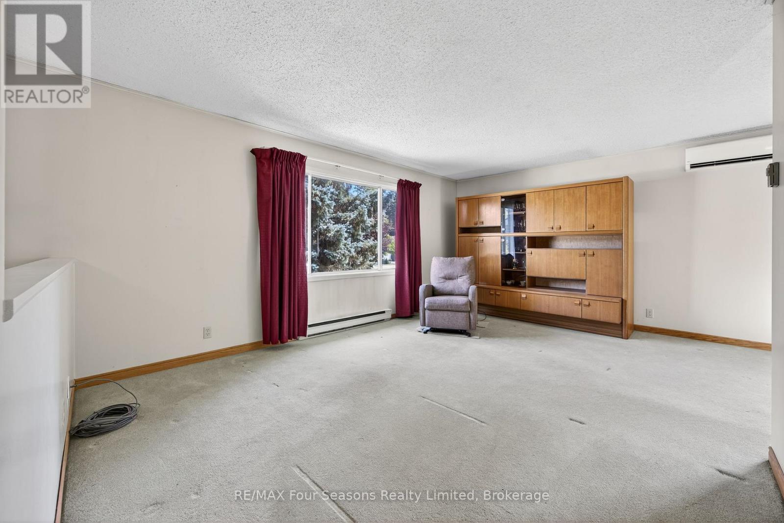 Photo 9 of 134 Walnut Street, Collingwood ON