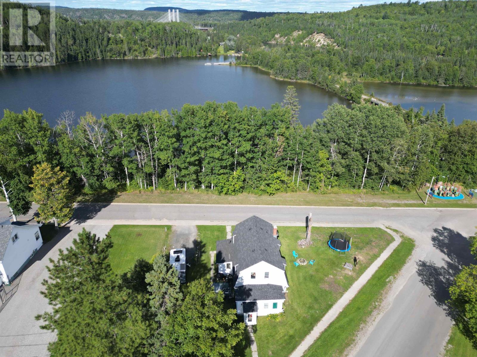 Photo 2 of 4 Riverview St, Nipigon ON