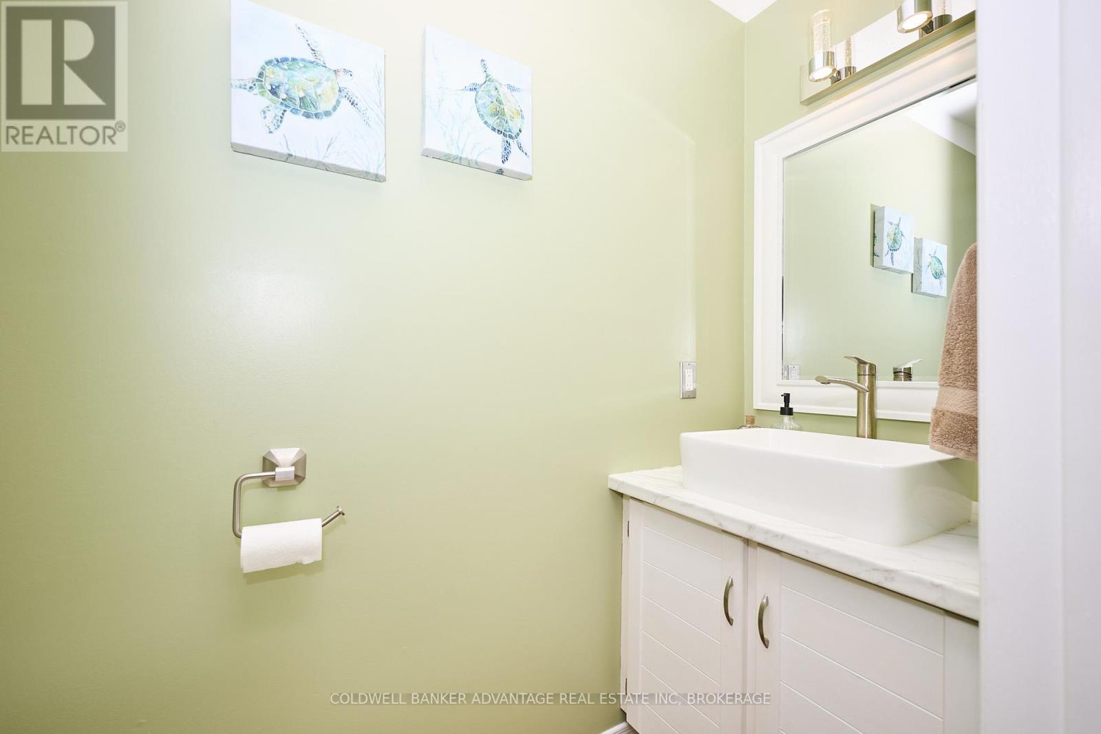 Photo 15 of 33 Naples Court, Thorold ON