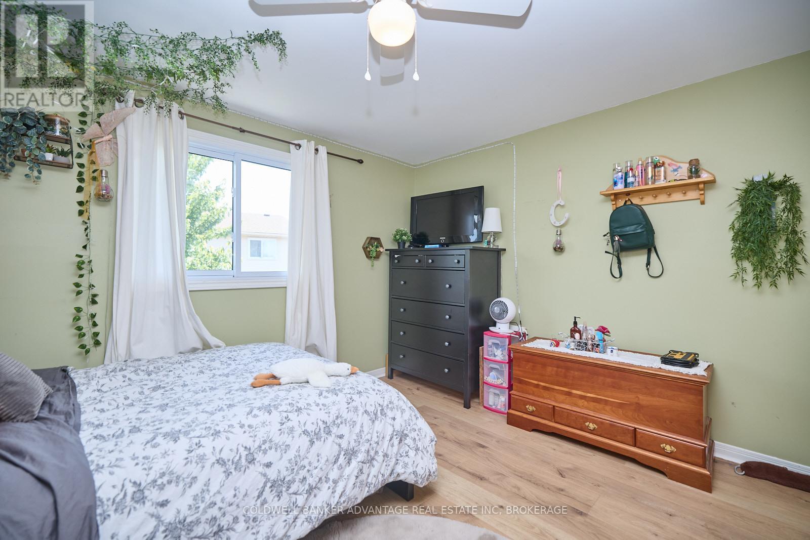 Photo 19 of 33 Naples Court, Thorold ON