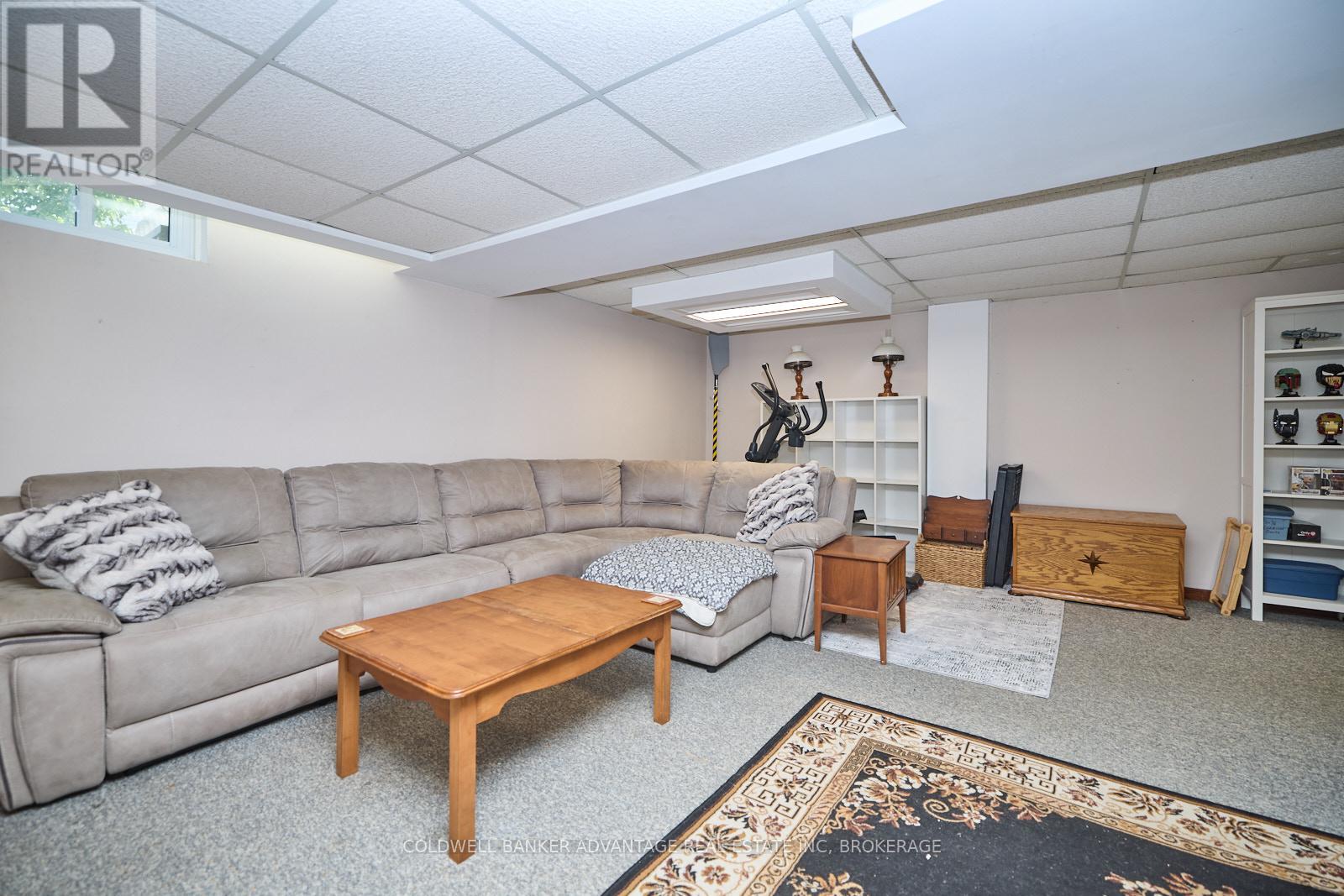 Photo 24 of 33 Naples Court, Thorold ON