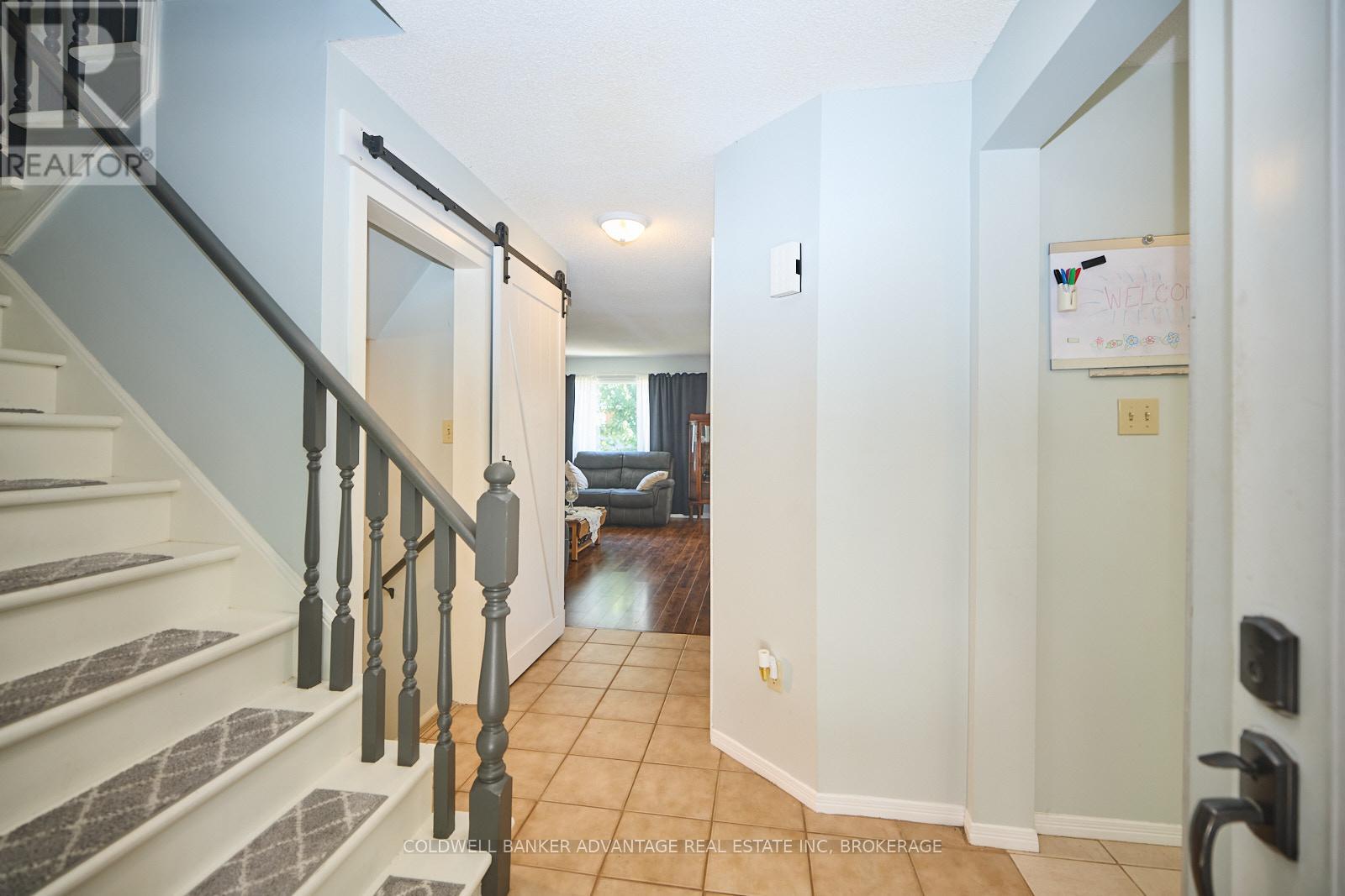 Photo 8 of 33 Naples Court, Thorold ON