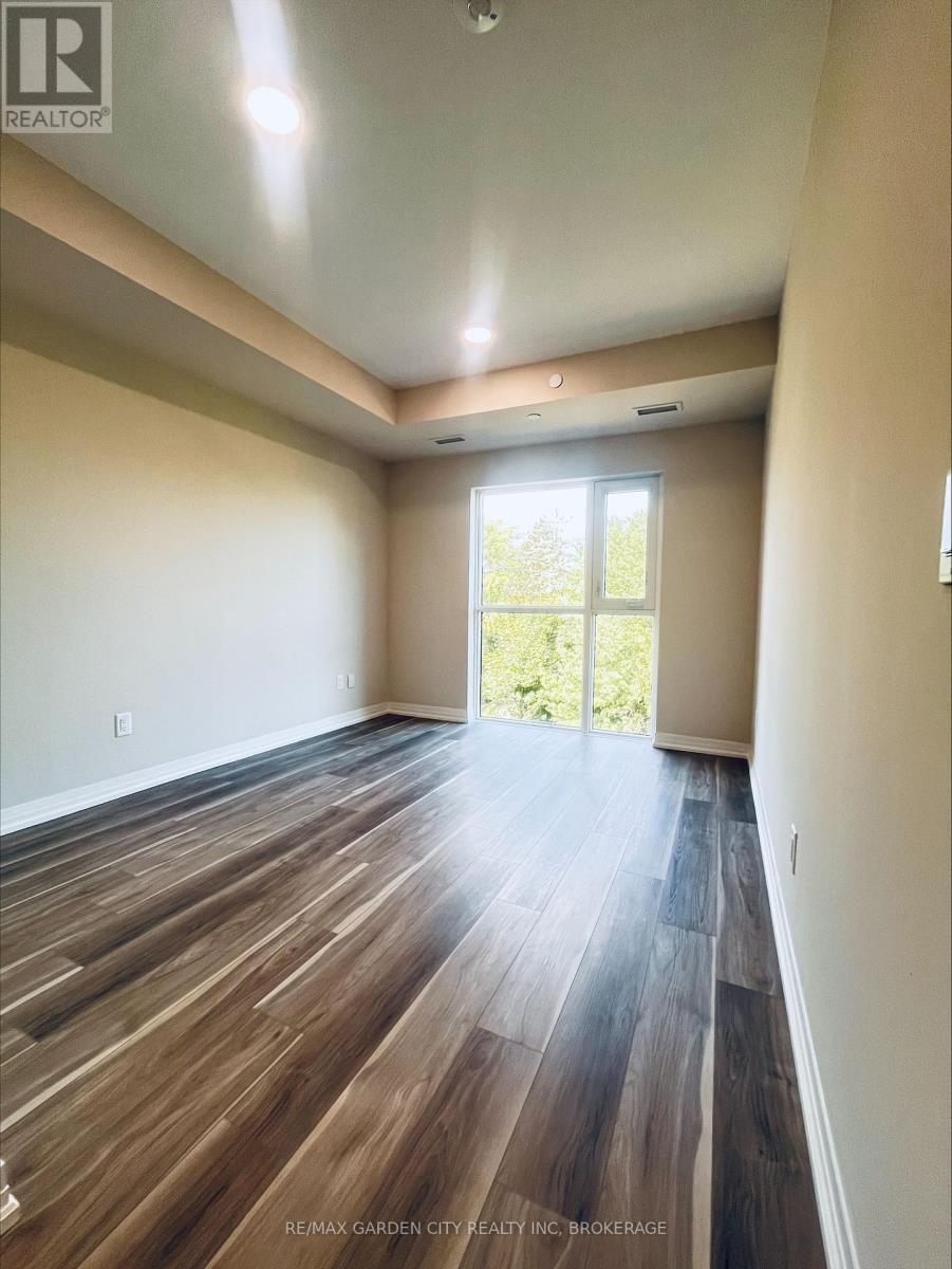Photo 12 of 334 50 Herrick Avenue, St Catharines ON