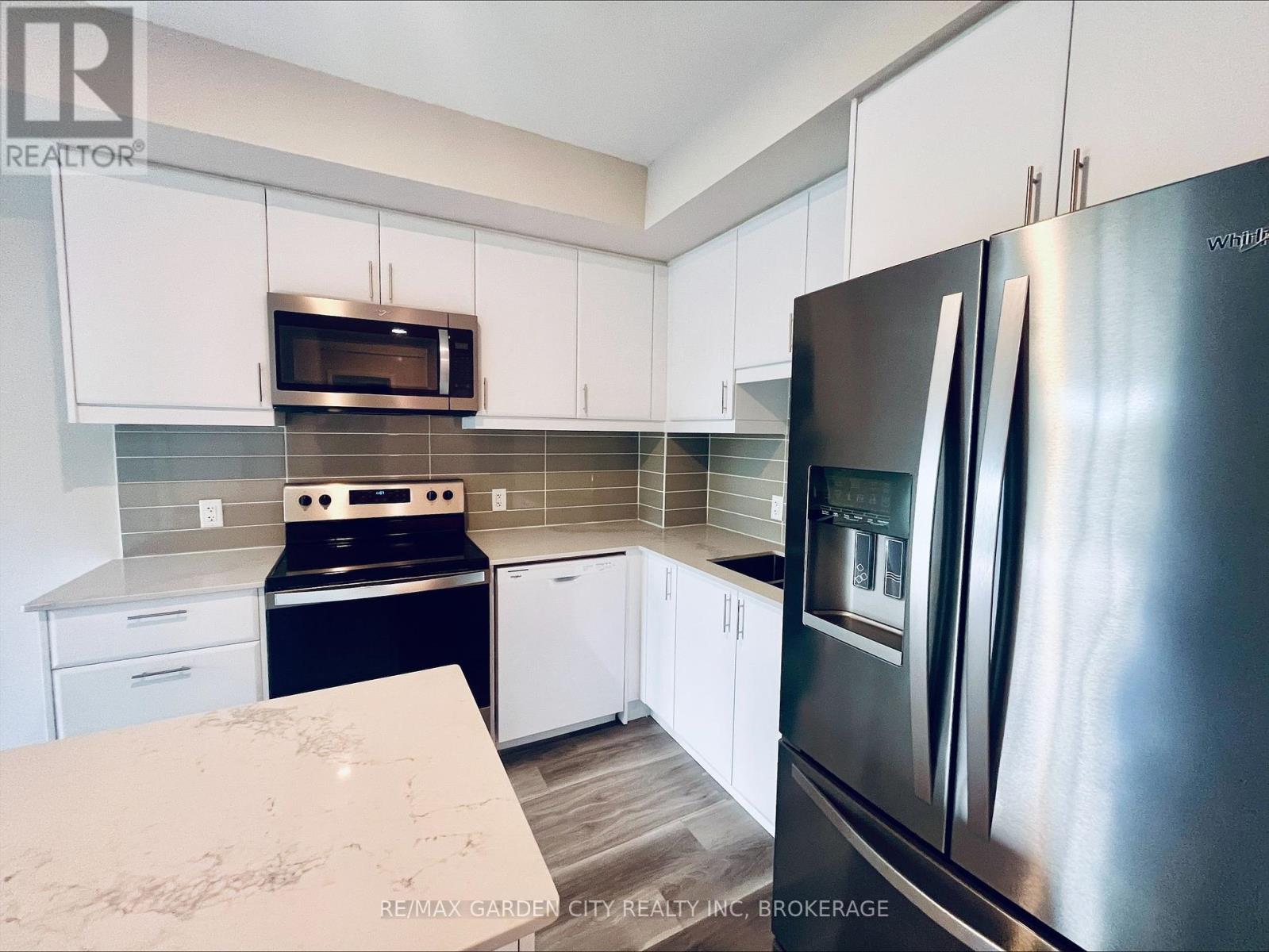 Photo 3 of 334 50 Herrick Avenue, St Catharines ON