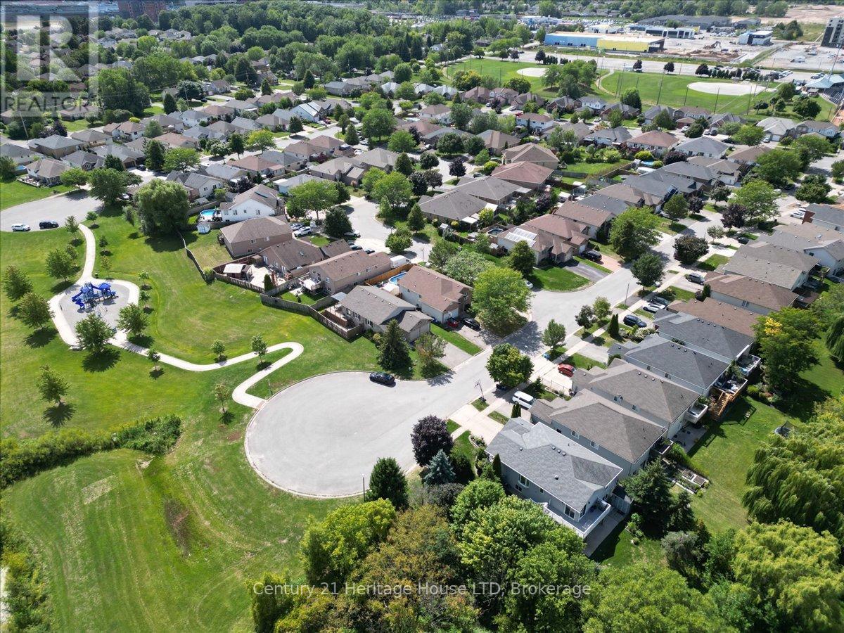 Photo 13 of 125 Gretel Place, Welland ON