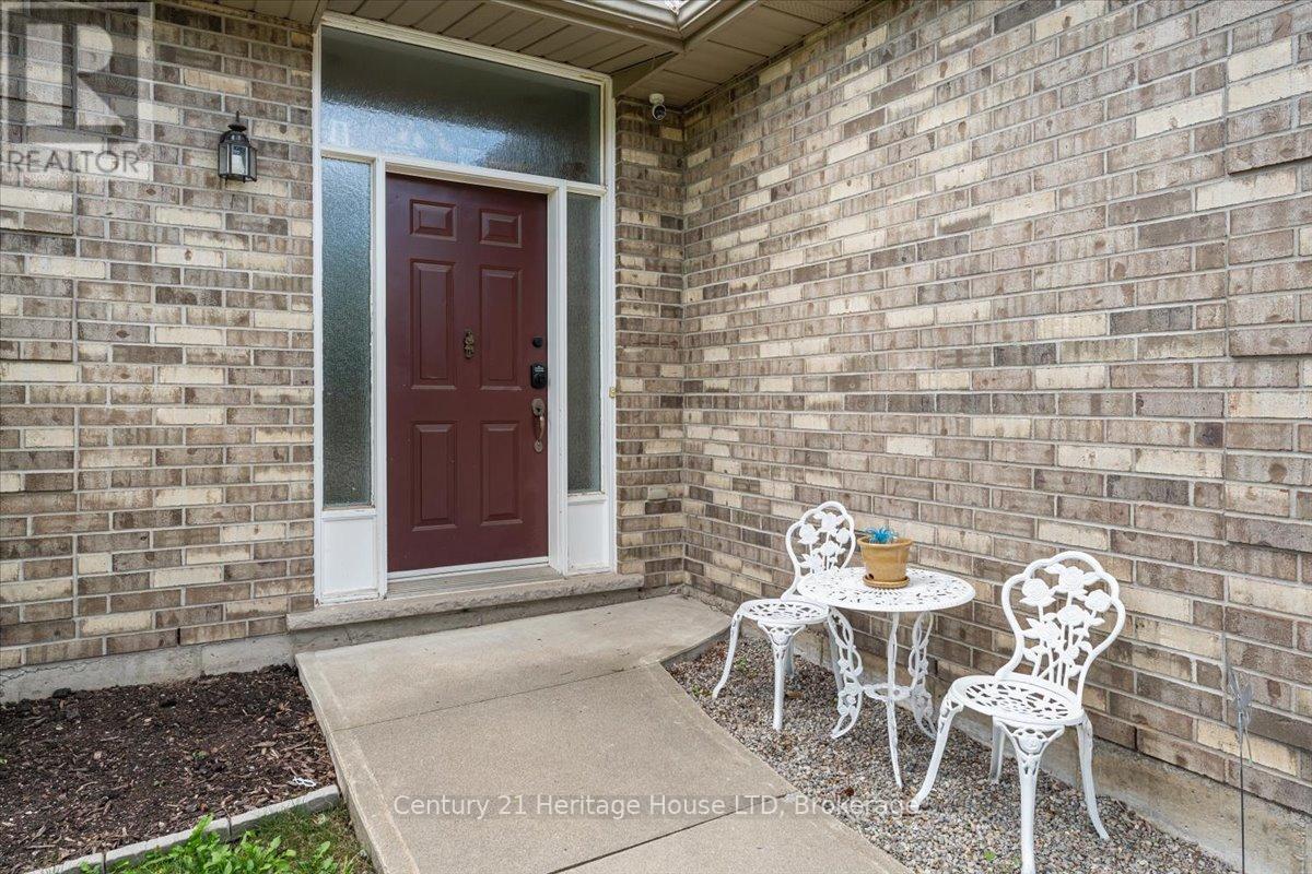 Photo 3 of 125 Gretel Place, Welland ON