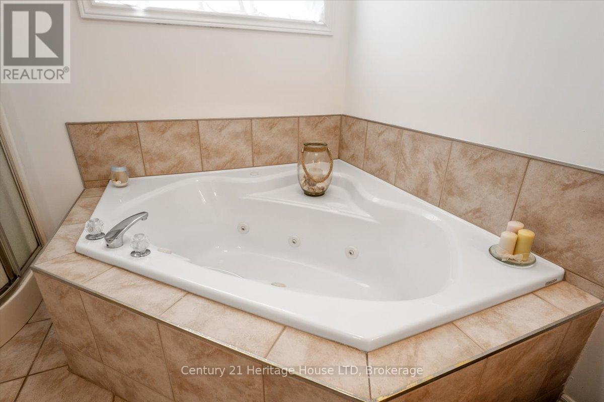 Photo 42 of 125 Gretel Place, Welland ON