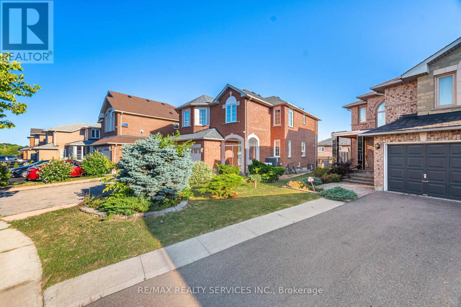 Photo 1 of 59 Hullen Crescent, Toronto ON