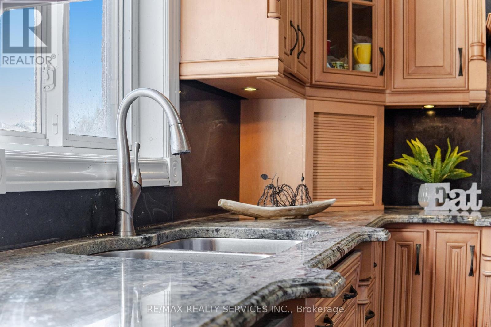 Photo 12 of 59 Hullen Crescent, Toronto ON