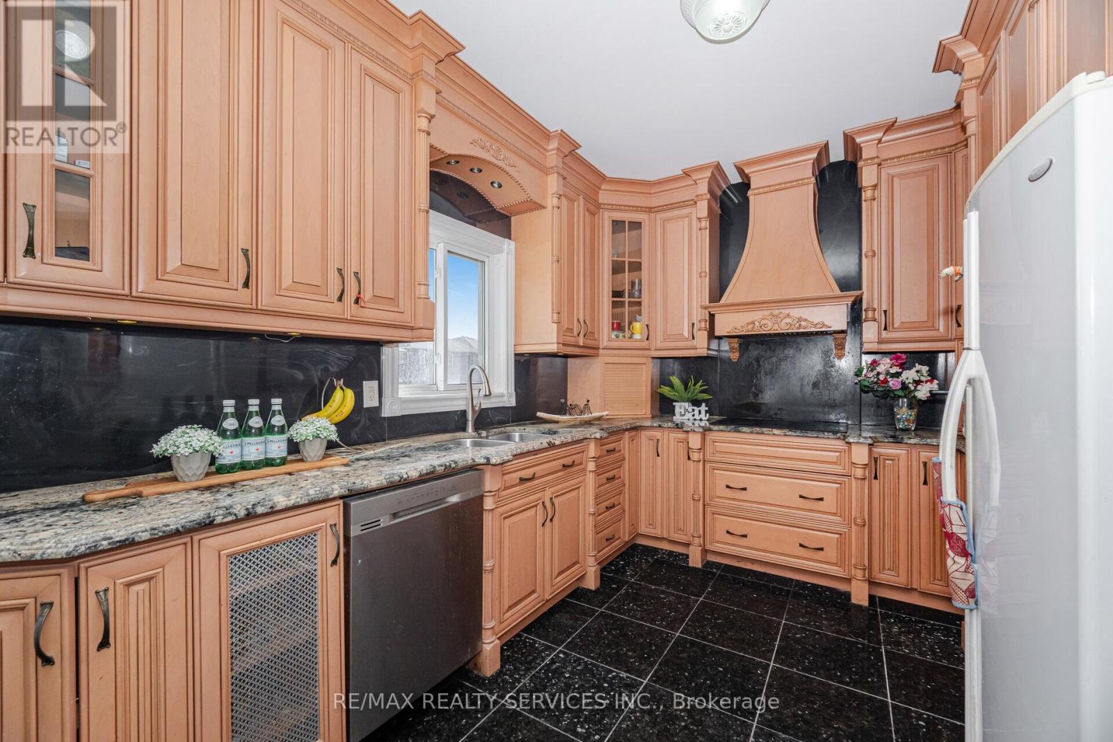 Photo 13 of 59 Hullen Crescent, Toronto ON
