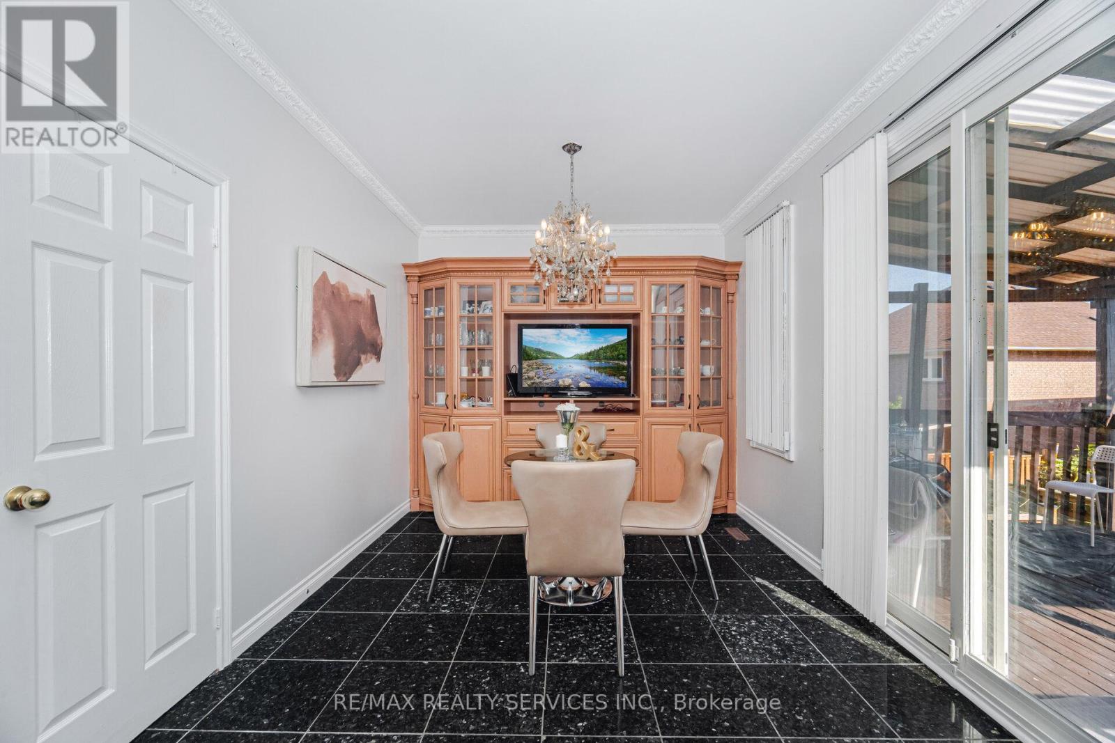 Photo 14 of 59 Hullen Crescent, Toronto ON
