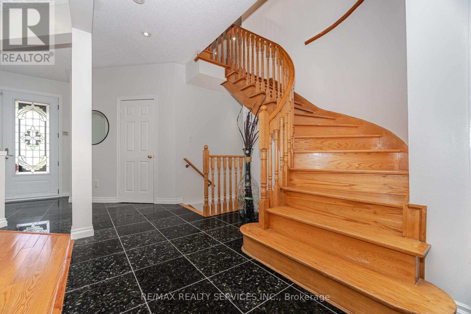 Photo 20 of 59 Hullen Crescent, Toronto ON