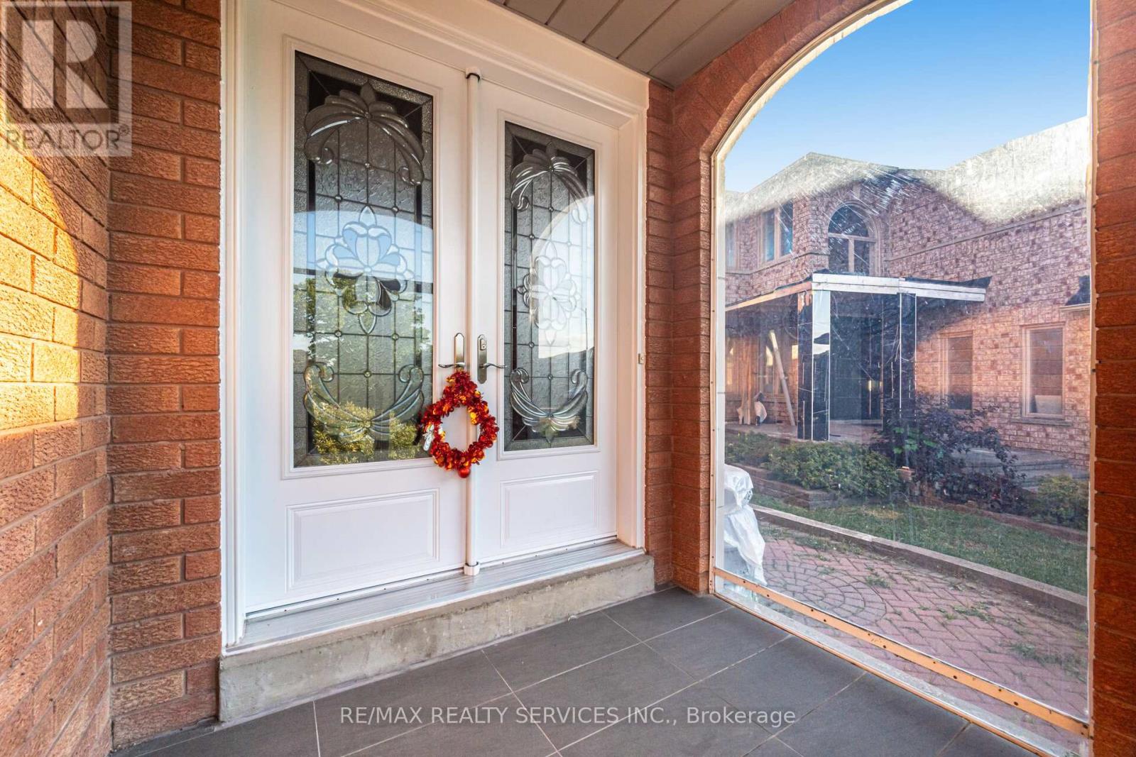 Photo 3 of 59 Hullen Crescent, Toronto ON