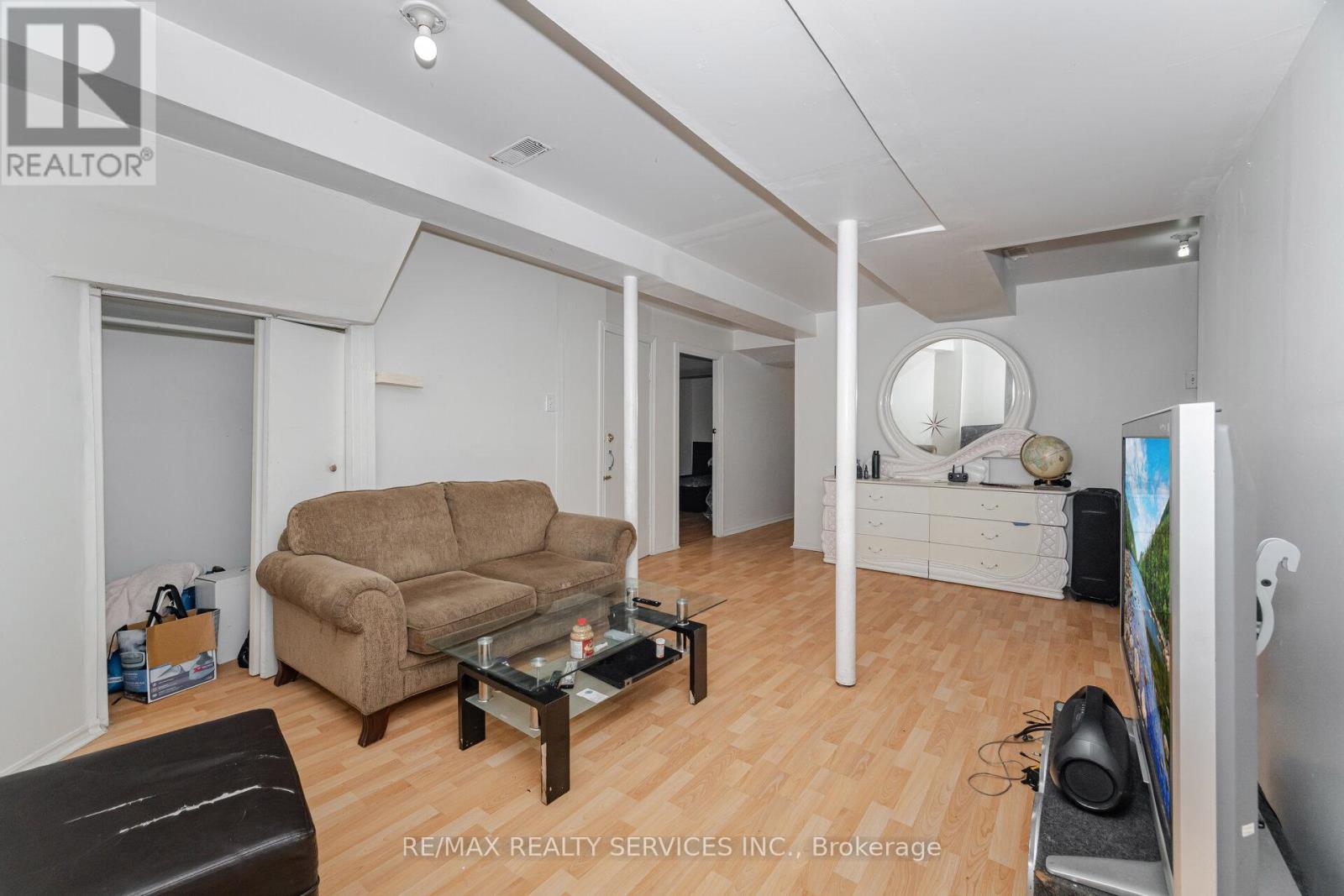 Photo 38 of 59 Hullen Crescent, Toronto ON