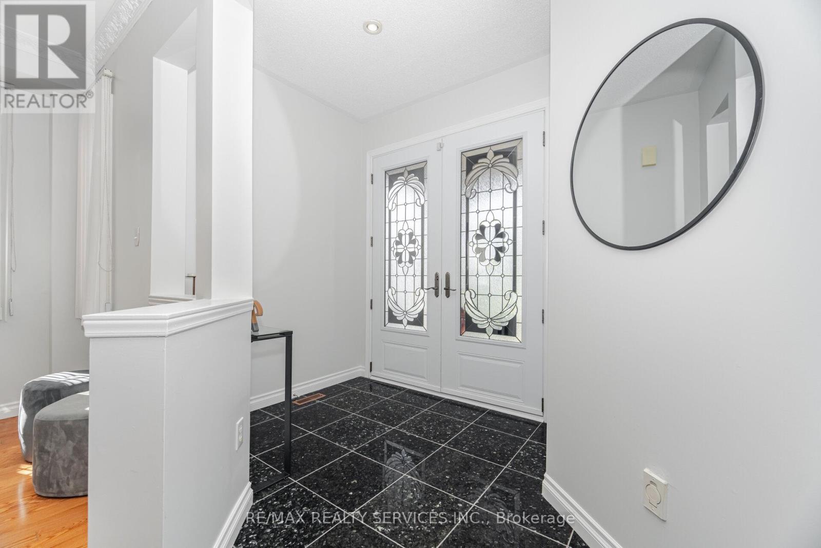 Photo 4 of 59 Hullen Crescent, Toronto ON