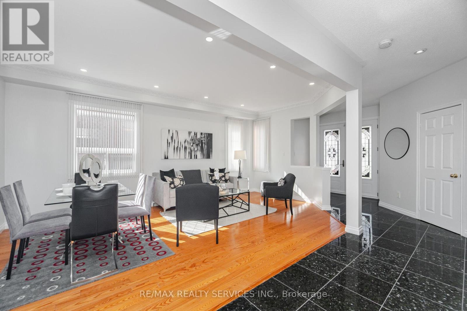 Photo 5 of 59 Hullen Crescent, Toronto ON
