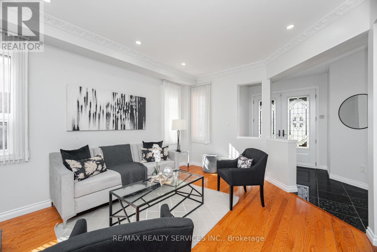 Photo 6 of 59 Hullen Crescent, Toronto ON