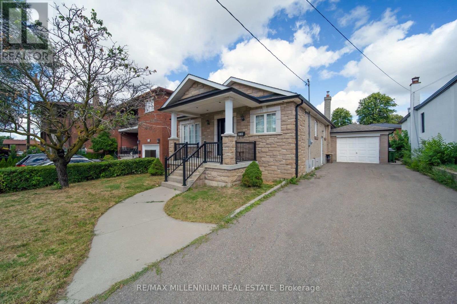 Photo 1 of 226 Falstaff Avenue, Toronto ON