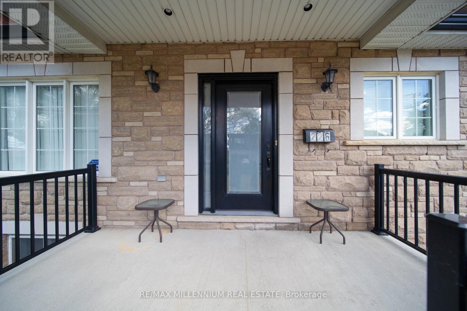 Photo 2 of 226 Falstaff Avenue, Toronto ON