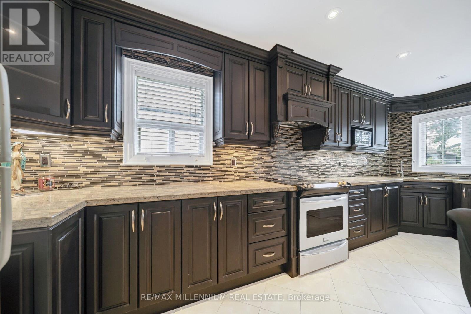Photo 8 of 226 Falstaff Avenue, Toronto ON