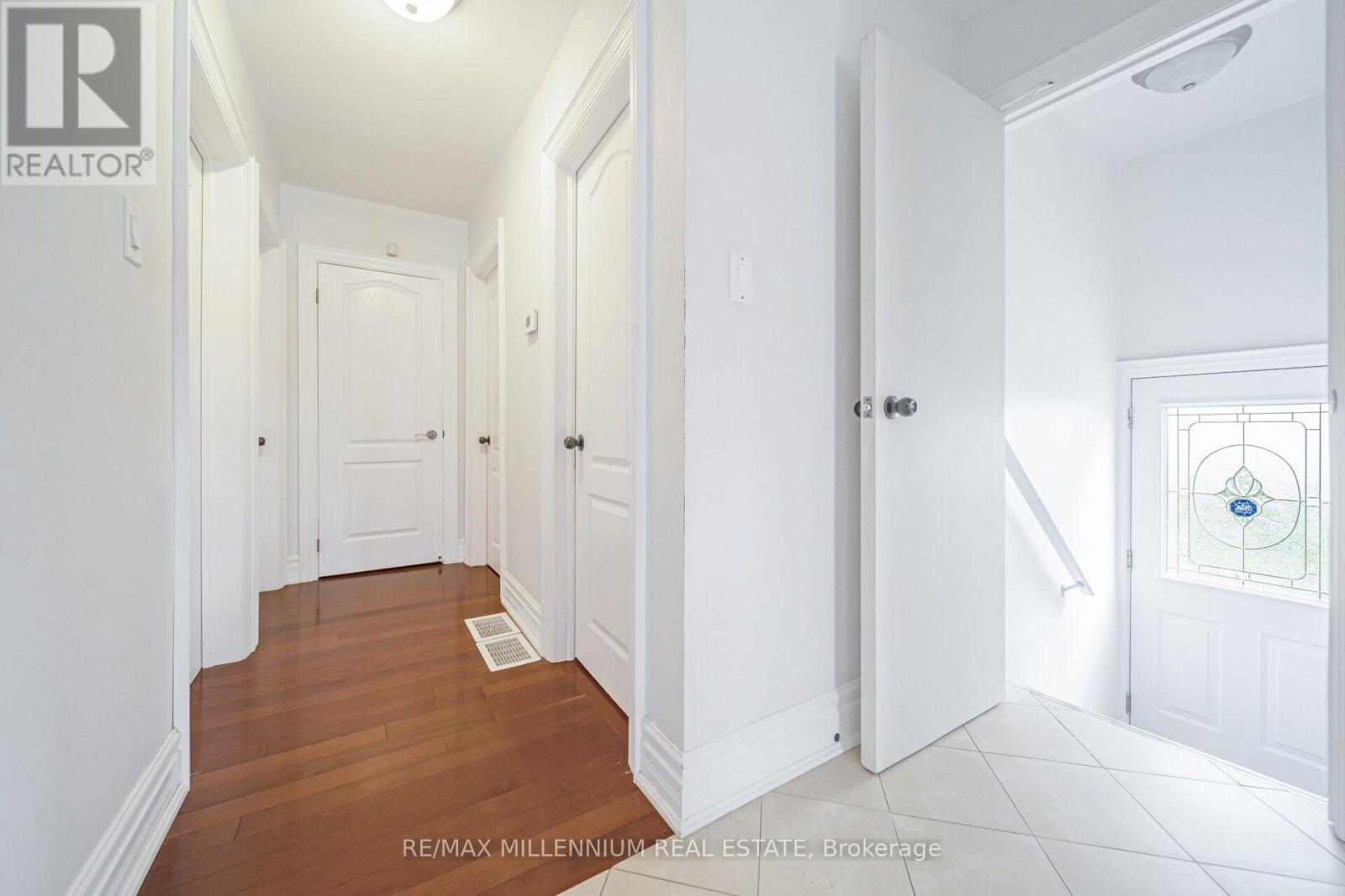 Photo 9 of 226 Falstaff Avenue, Toronto ON