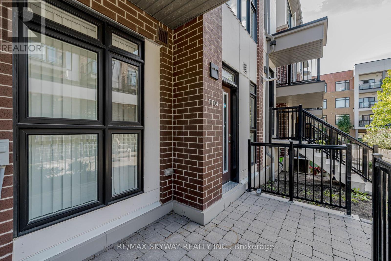 Photo 10 of 104 100 Canon Jackson Drive, Toronto ON