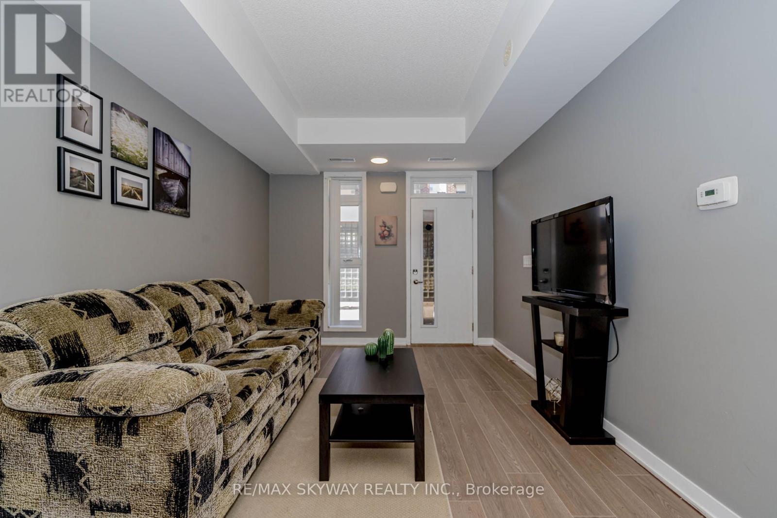 Photo 17 of 104 100 Canon Jackson Drive, Toronto ON