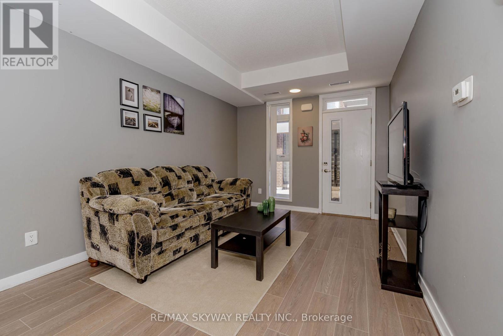 Photo 18 of 104 100 Canon Jackson Drive, Toronto ON