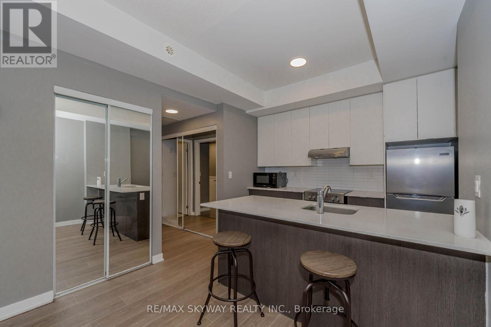 Photo 21 of 104 100 Canon Jackson Drive, Toronto ON