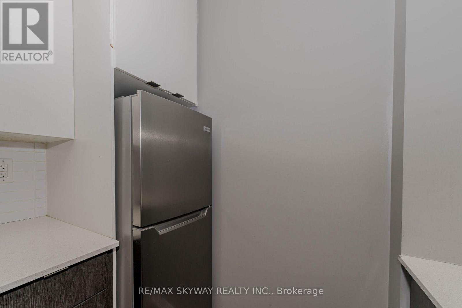 Photo 24 of 104 100 Canon Jackson Drive, Toronto ON