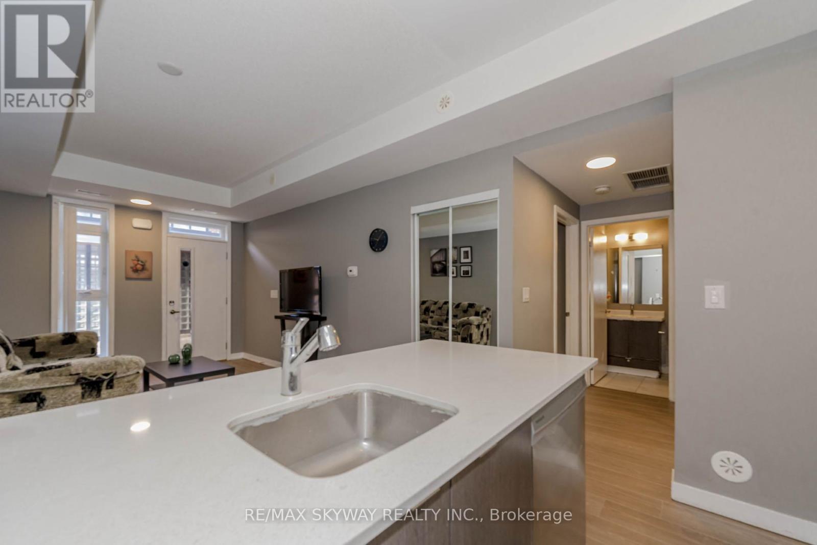 Photo 25 of 104 100 Canon Jackson Drive, Toronto ON