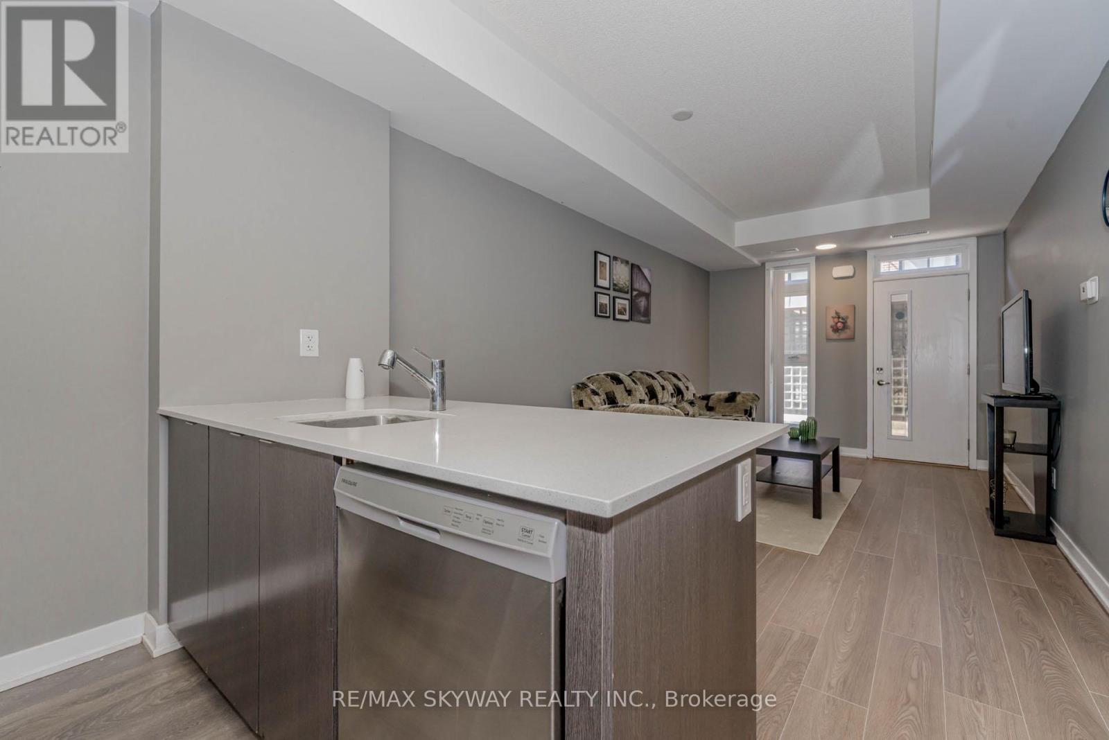Photo 27 of 104 100 Canon Jackson Drive, Toronto ON