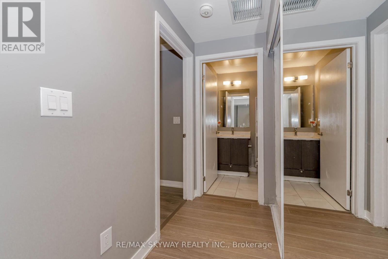 Photo 28 of 104 100 Canon Jackson Drive, Toronto ON