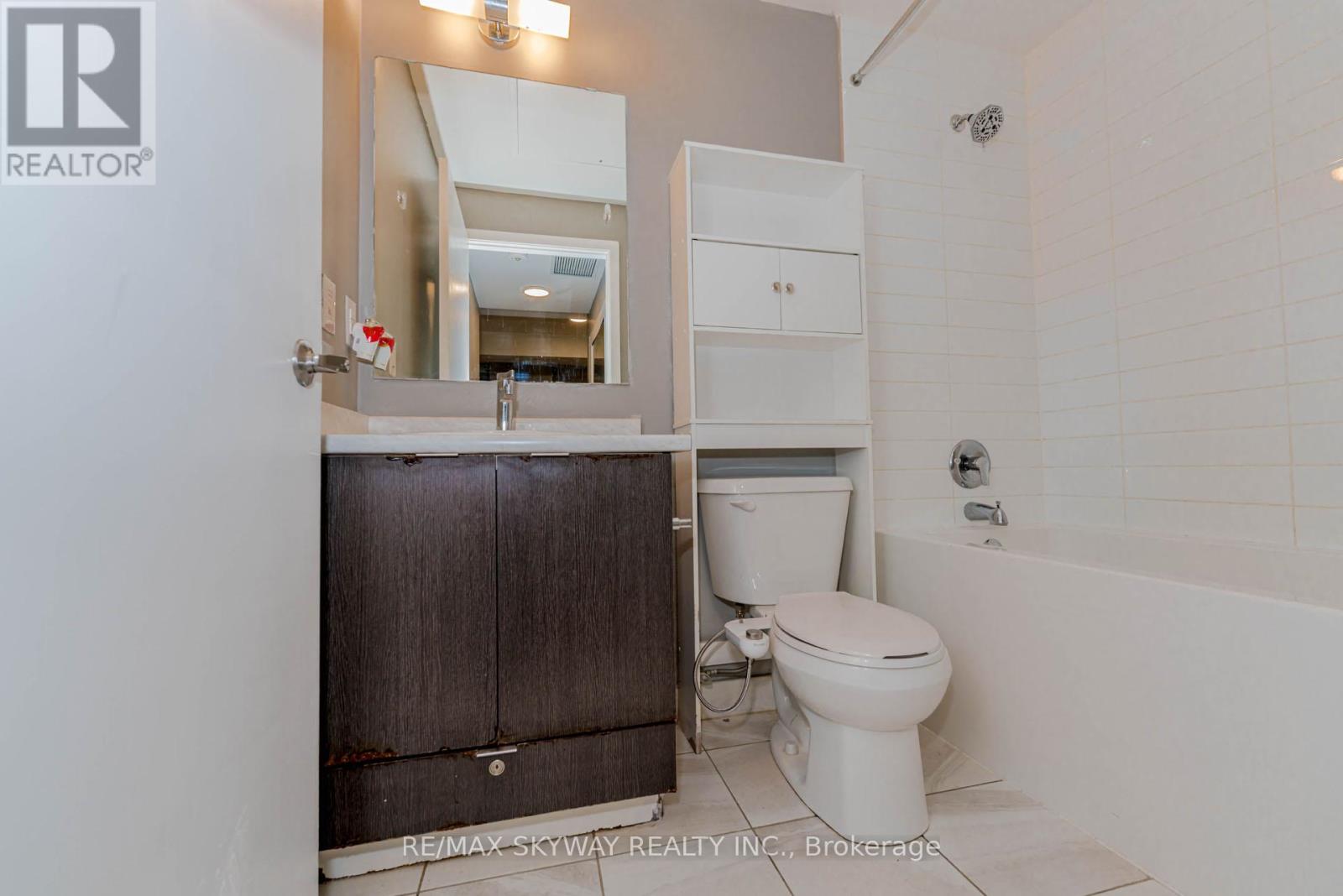 Photo 35 of 104 100 Canon Jackson Drive, Toronto ON