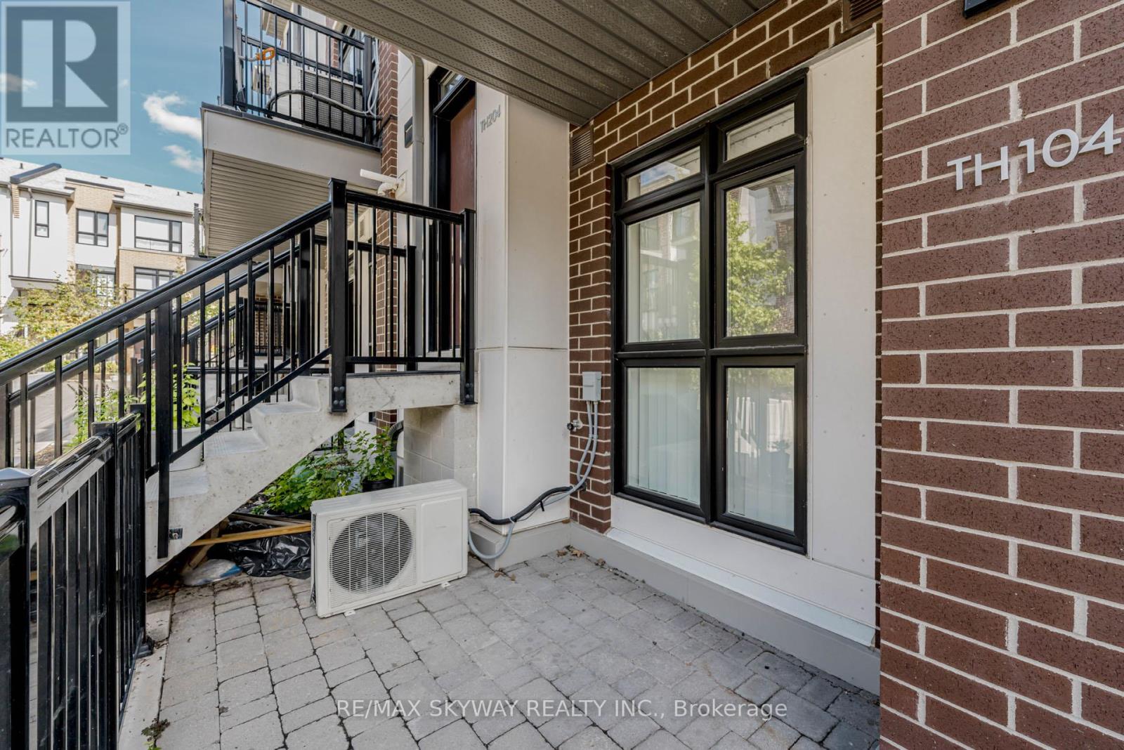 Photo 9 of 104 100 Canon Jackson Drive, Toronto ON
