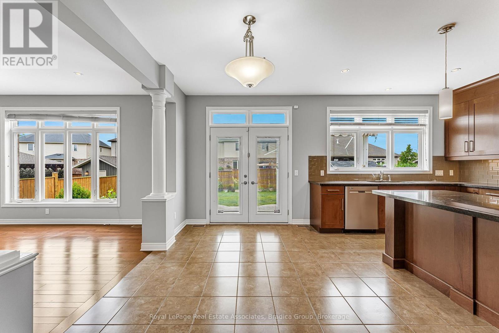 Photo 11 of 17 Trailwood Drive, Welland ON